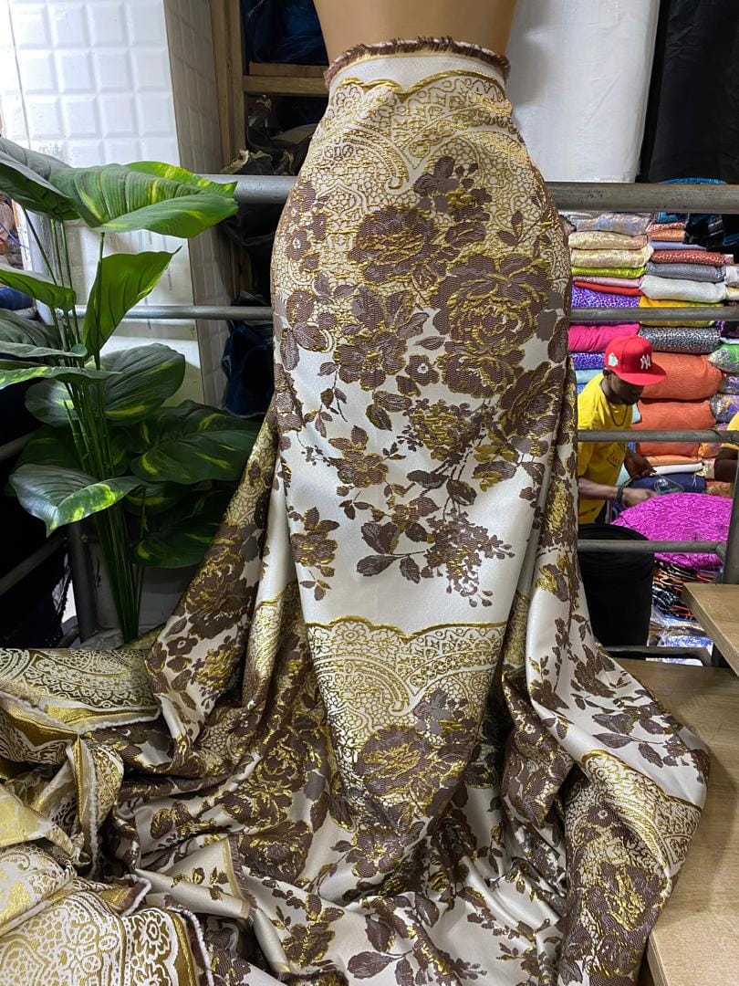 Brown damas #1            selling by yards